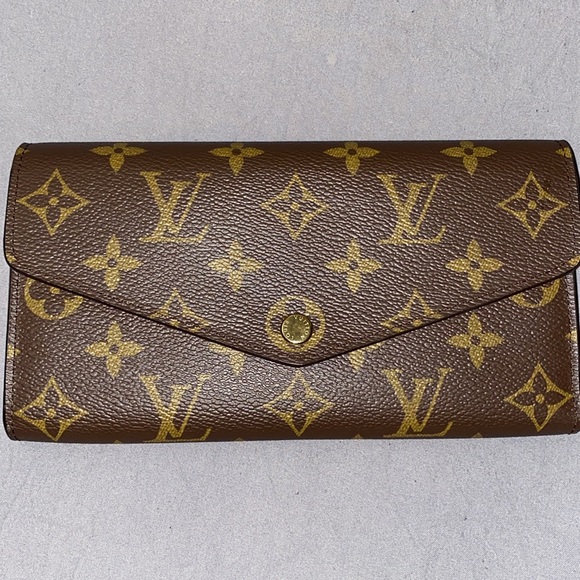 AUTHENTIC BRAND NEW Louis Vuitton Sarah Wallet with dust bag! - Picture 4 of 10